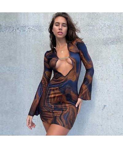 Vestido ajustado a la cadera de manga larga con cuello en V estampado a la moda y sexy $21.31 Vestido