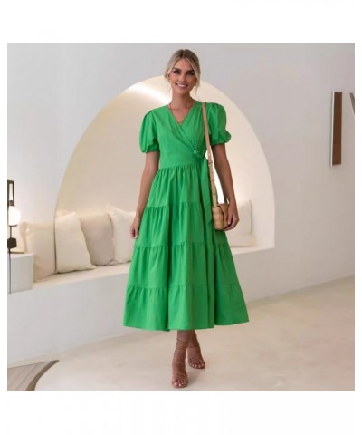 Vestido estampado cruzado con cuello en V, elegante y moderno, verde $31.94 Vestido