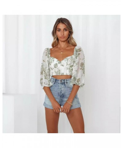 Top corto de gasa estampado con cuello en V plisado $19.97 Camisa de encaje y camisa de chiffon