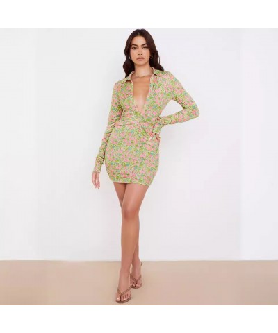 Vestido sexy de manga larga con escote en V, falda corta con botonadura única y estampado que abraza la cadera $24.80 Vestido