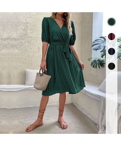 Elegante vestido plisado verde con cuello en V y tiras $42.68 Vestido