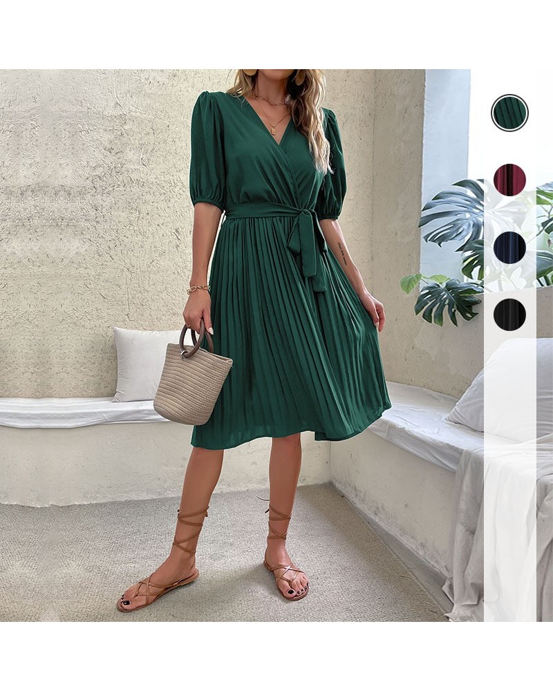 Elegante vestido plisado verde con cuello en V y tiras $42.68 Vestido