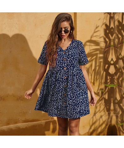 Vestido suelto floral de manga corta con cuello en V y botones $32.71 Vestido