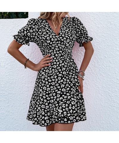 Vestido floral de una pieza con volantes $26.52 Vestido