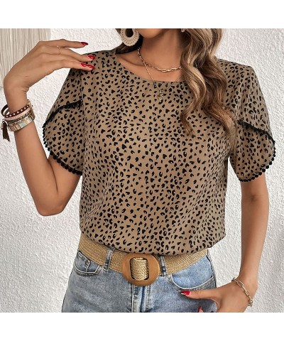 Camisa de manga corta con estampado de leopardo y diseño elegante. $27.87 Camisa de mujer