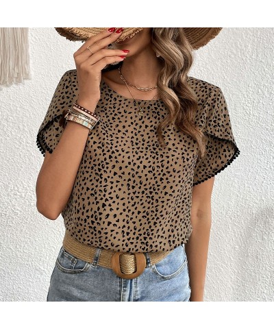 Camisa de manga corta con estampado de leopardo y diseño elegante. $27.87 Camisa de mujer