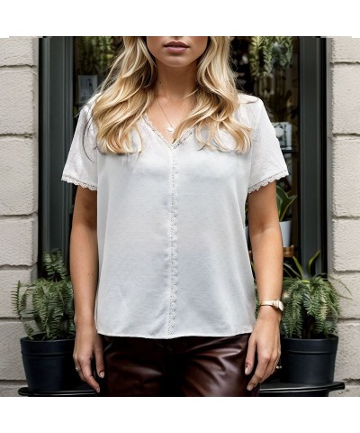 Camisa blanca de patchwork de encaje de moda $27.87 Camisa de mujer