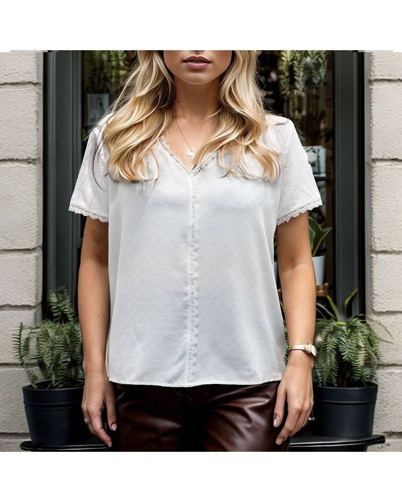 Camisa blanca de patchwork de encaje de moda $27.87 Camisa de mujer