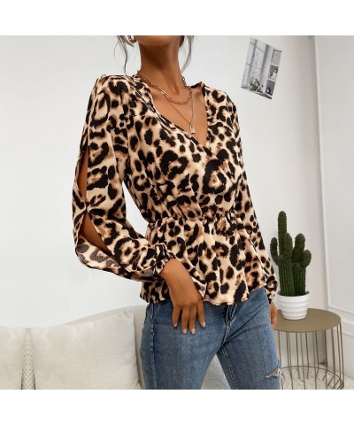 Top ajustado con cuello en V, camisa hueca de manga larga con hombros descubiertos y estampado de leopardo $25.19 Camisa de m...