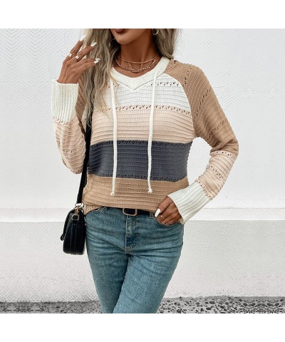 Suéter tipo jersey con bloques de color y capucha de invierno $39.47 Suéter