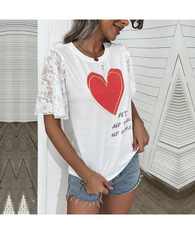 Camiseta blanca de manga corta con estampado de ropa del día de San Valentín $27.00 Camiseta femenina