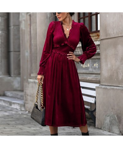 Vestido de terciopelo rojo de manga larga con cuello en pico para otoño e invierno. $45.94 Vestido