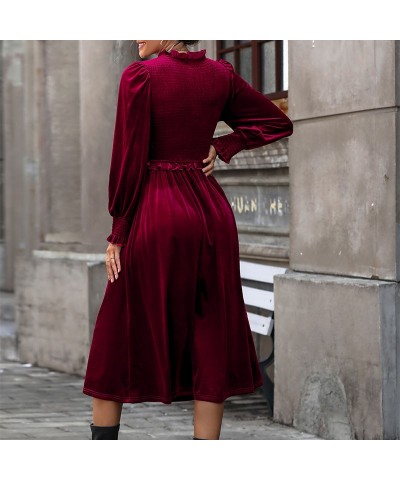 Vestido de terciopelo rojo de manga larga con cuello en pico para otoño e invierno. $45.94 Vestido