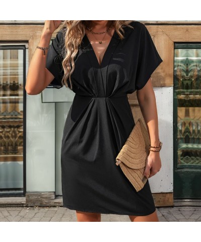 Vestido negro con cuello en V y manga murciélago. $22.98 Vestido