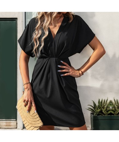 Vestido negro con cuello en V y manga murciélago. $22.98 Vestido