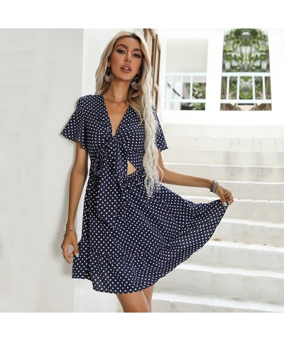 vestido de lunares huecos con cuello en V $33.31 Vestido