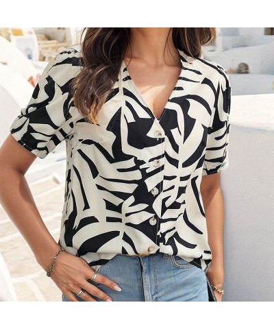 Top estampado de manga corta con cuello en V $26.62 Camisa de mujer