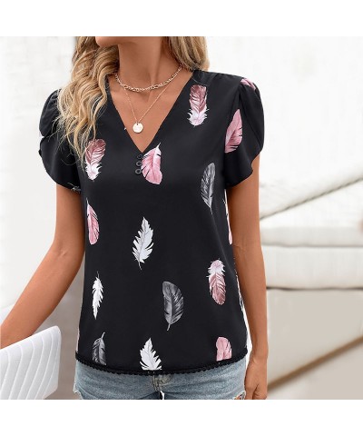 camisa con cuello en V y estampado de plumas $22.24 Camisa de mujer